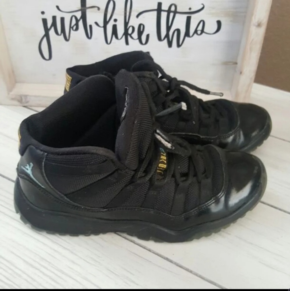 Boys Black Jordan Gamma 11s, size 1